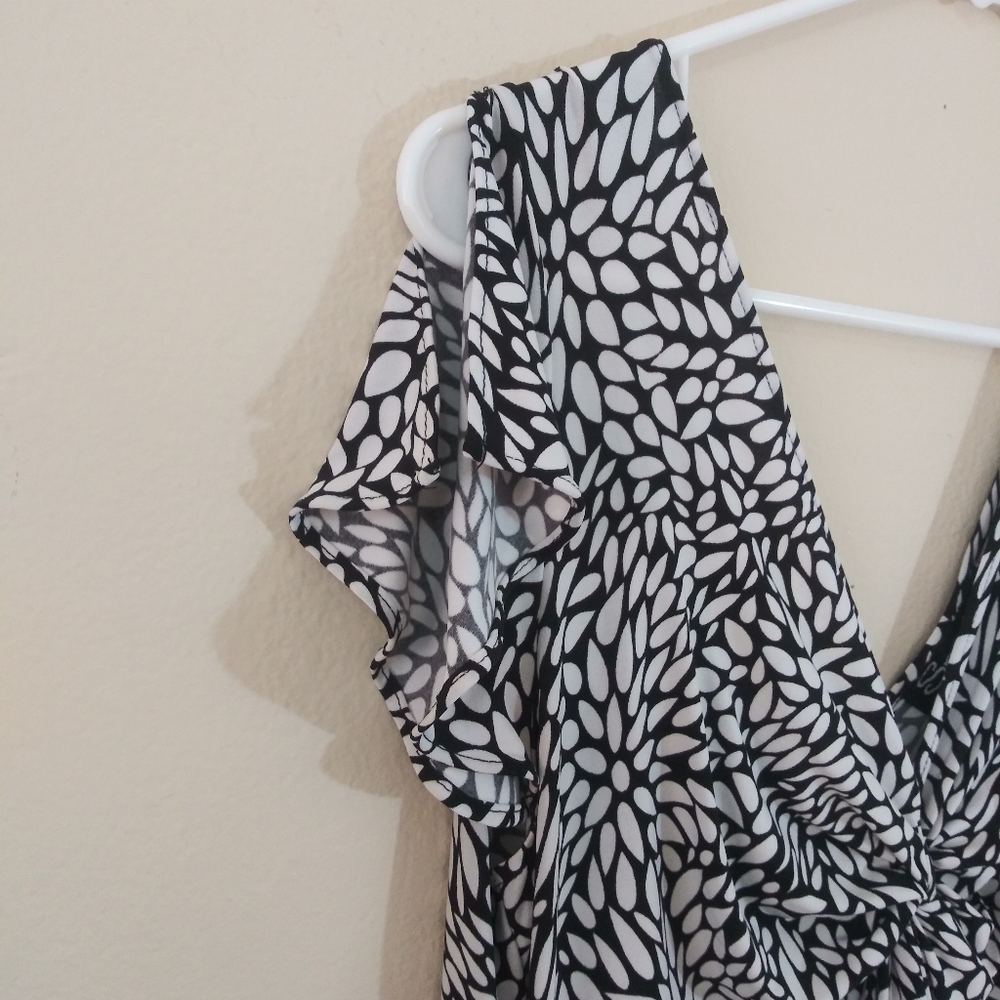 Short Sleeve Dress - Picture 4 of 5